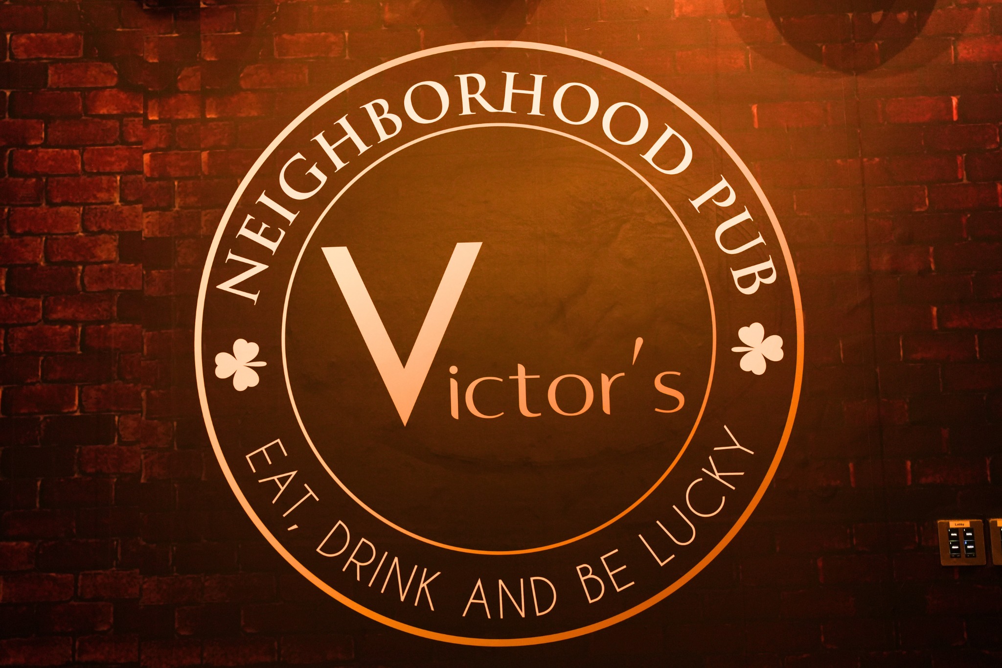 victors pub