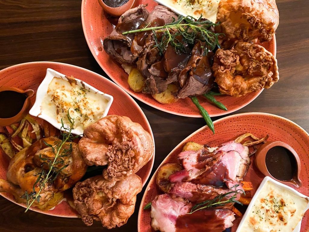 Sunday Roast experience in Abu Dhabi with traditional carvery and drinks